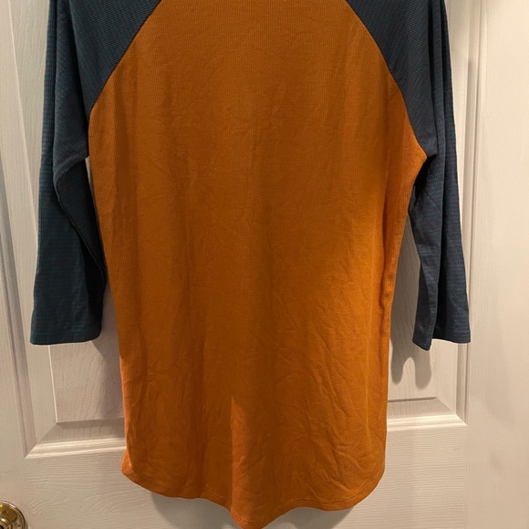 LuLaRoe XS shirt with 3/4 length sleeve. - Picture 3 of 4